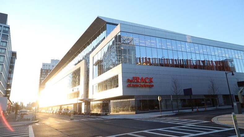 New-Balance-The-TRACK-exterior