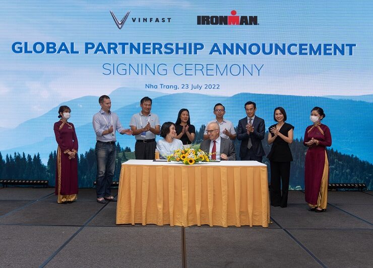 IRONMAN-x-VinFast-Signing-Ceremony.jpg