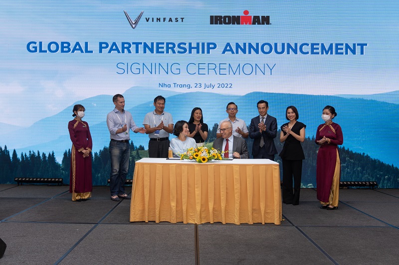 IRONMAN-x-VinFast-Signing-Ceremony.jpg