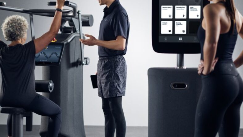 People using EGYM equipment