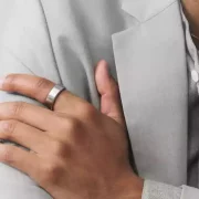 Businessman wearing ŌURA ring