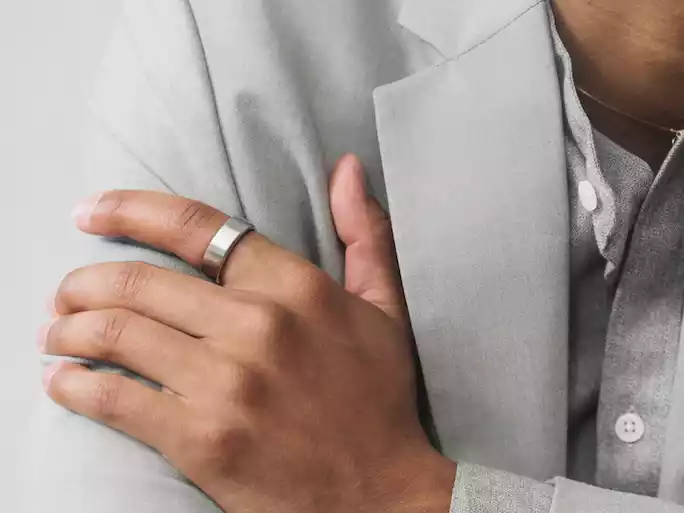 Businessman wearing ŌURA ring