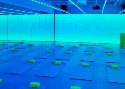 H&M Williamsburg Move Studio in blue light