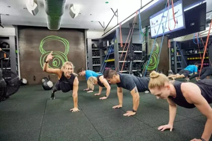 Trainer coaching at a Fhitting Room