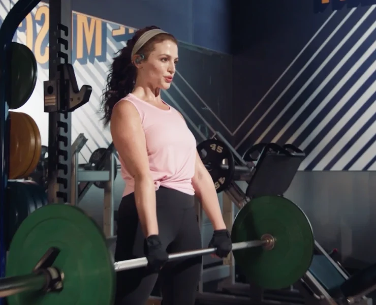 woman working out at Crunch Fitness