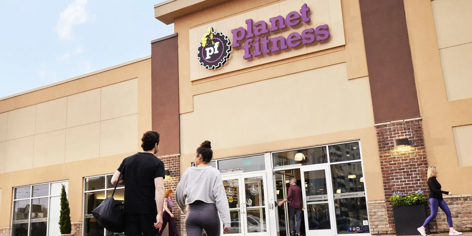 two people about to head into a Planet Fitness