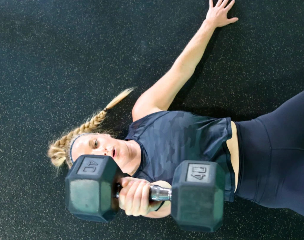 woman lifts a dumbbell