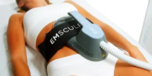 a client receiving BTL's Emsculpt Neo, which has been added to Alo Wellness Clubs