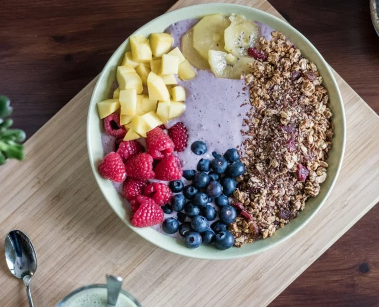 a platter of healthy food / food tracking