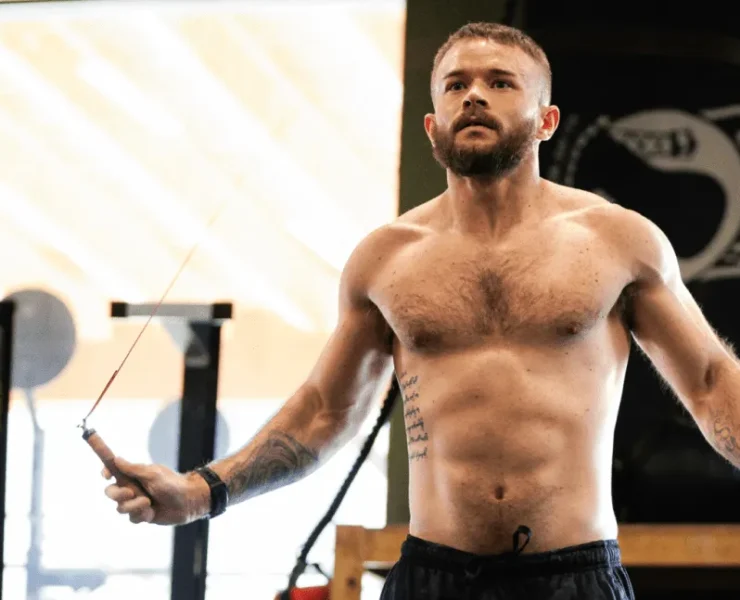 a CrossFit fan jumping rope