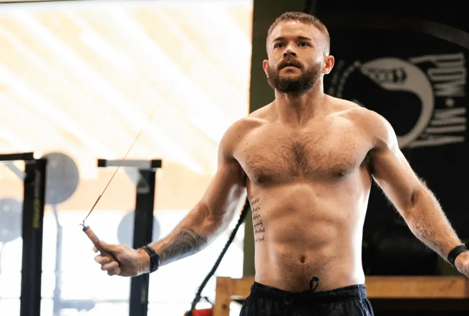 a CrossFit fan jumping rope