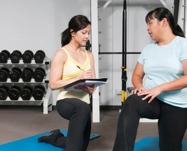 personal trainer with client