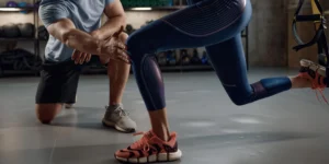 an image of a personal trainer with a client / AFPA