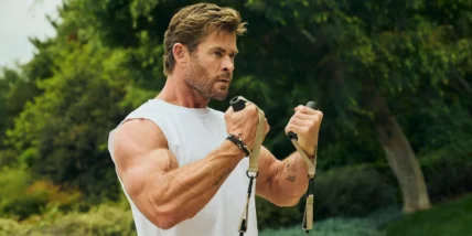 Centr MNLY Chris Hemsworth