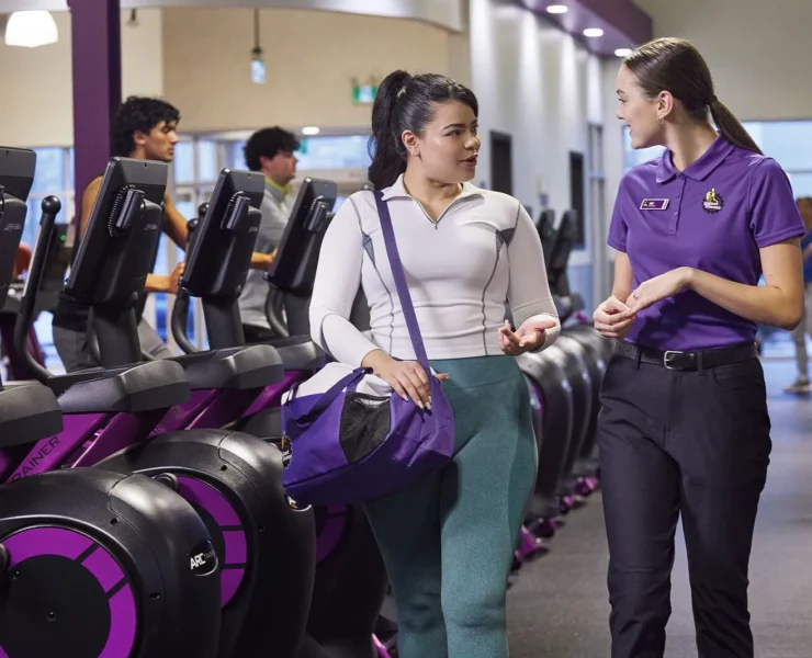 a new Planet Fitness member learning about the gym from a PF employee