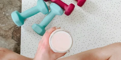 a protein shake and weights