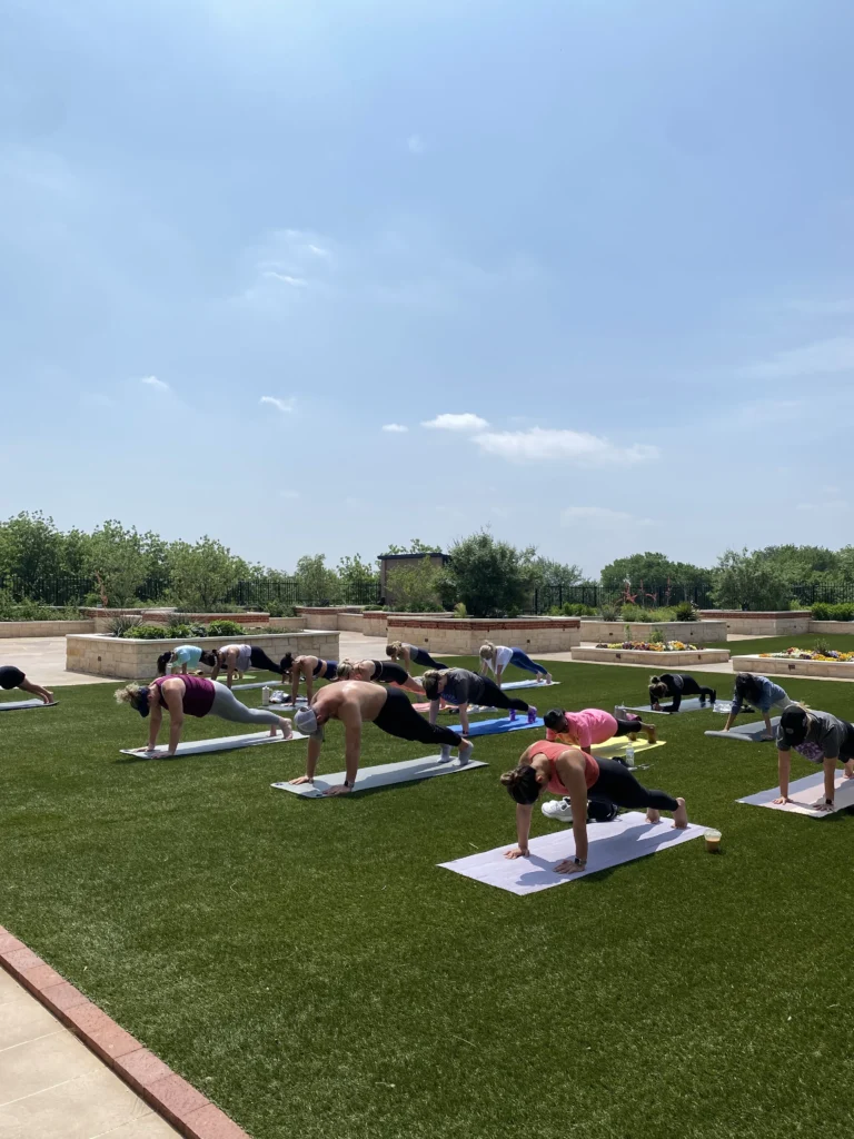 Bodybar Frisco PLANKstock 2024, people outsider on yoga mats