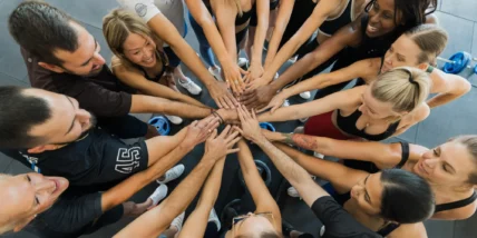 A group of F45 people together.