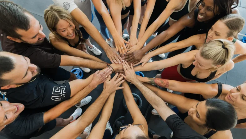 A group of F45 people together.