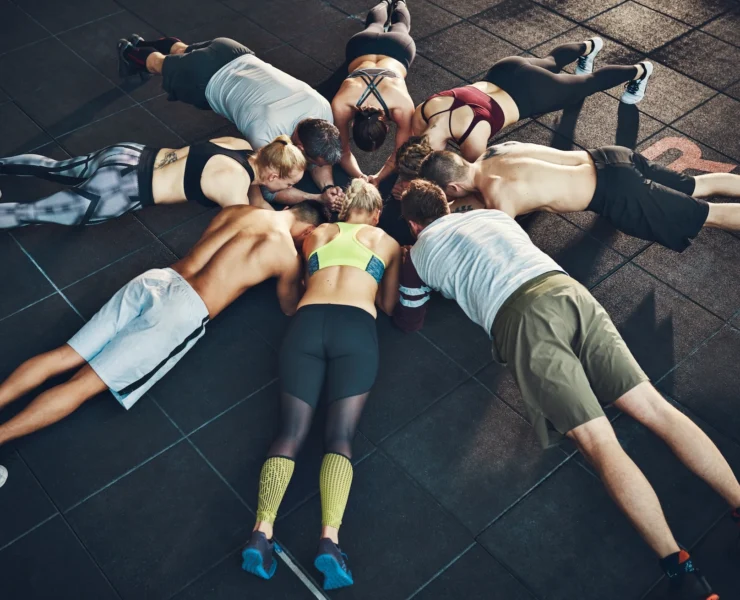 Group of people doing planks in a circle