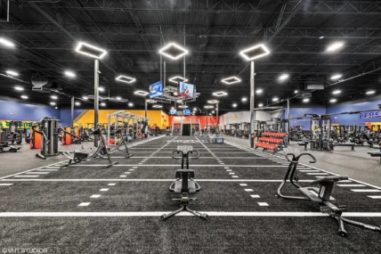 turf area inside of a Crunch Fitness gym