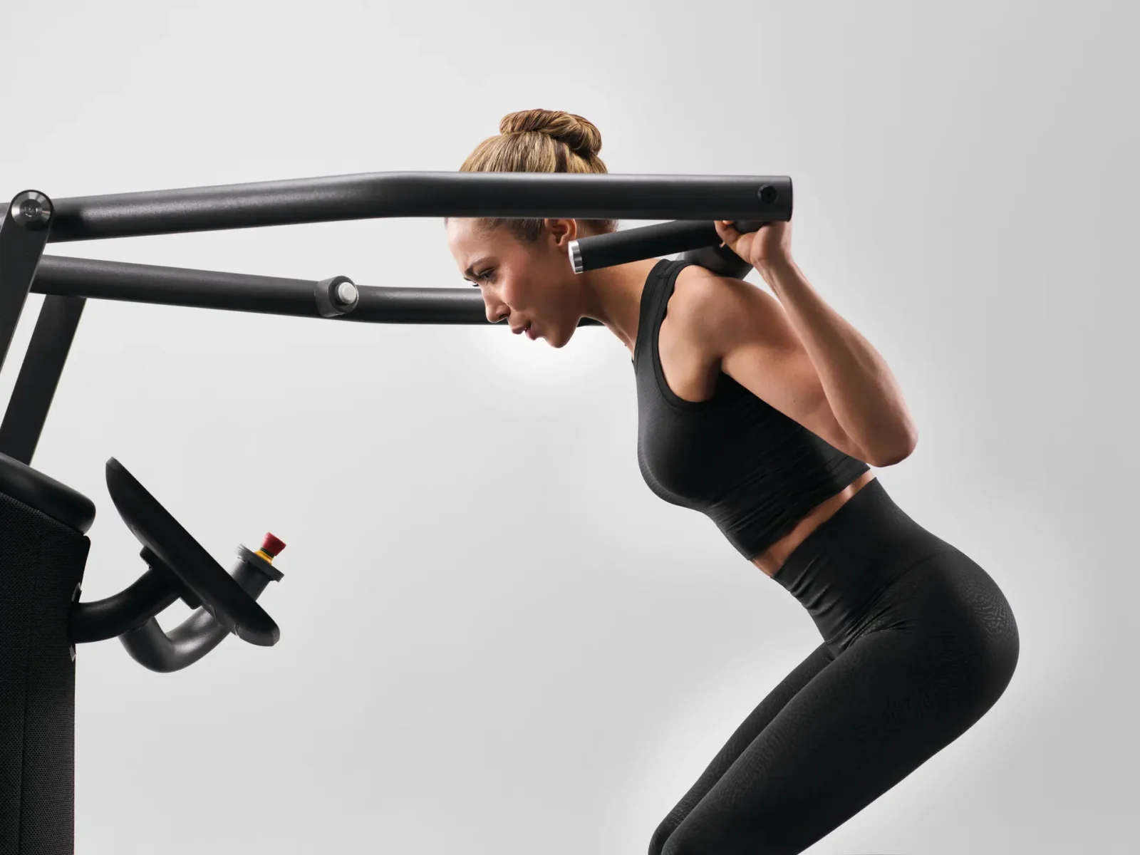 EGYM squat female