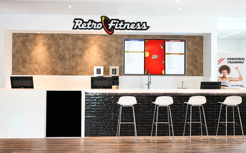 Retro Fitness stand