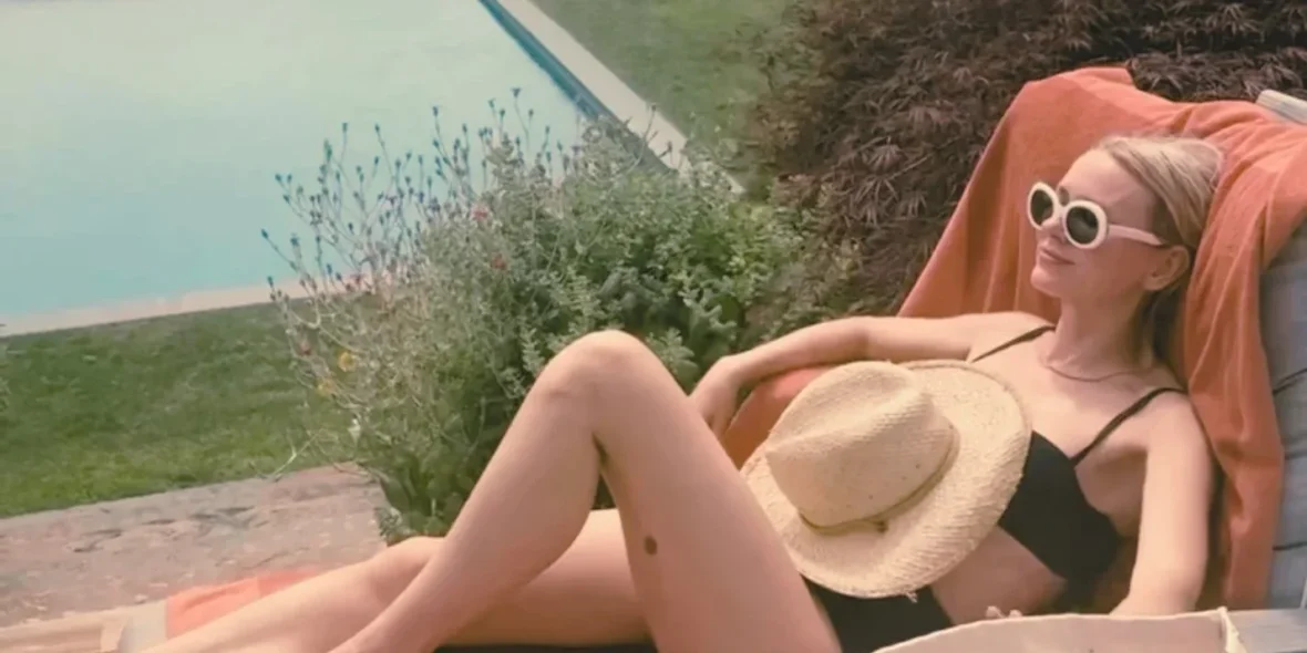 Naomi Watts sunbathing