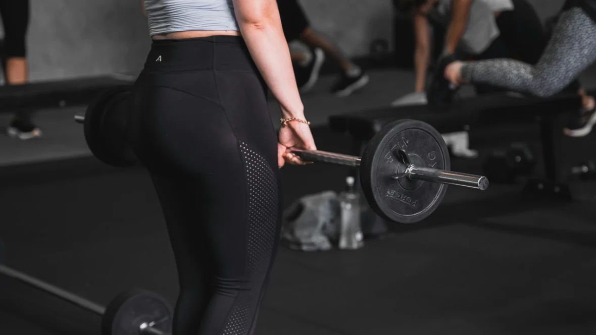 Young woman lifting at the gym.