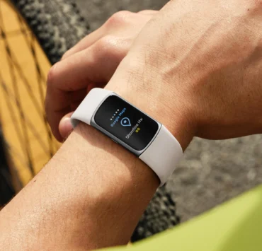man wears a Fitbit 6