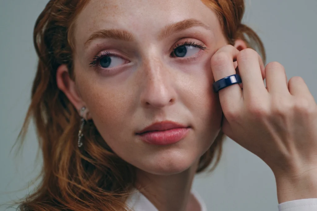 woman wears a ceramic Oura Ring 4