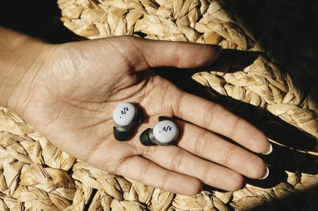 someone holds Smartbuds in their hand