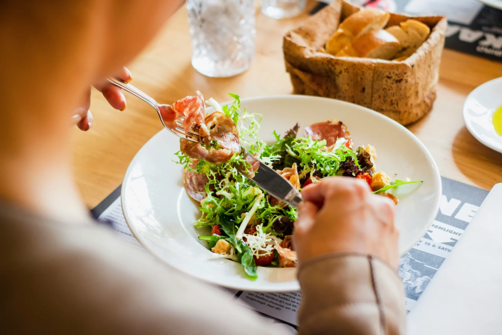 woman eats a sald