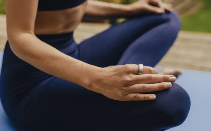 woman does yoga while wearing an Oura ring