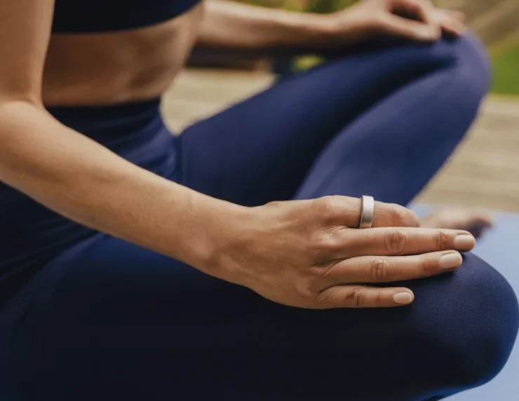 woman does yoga while wearing an Oura ring
