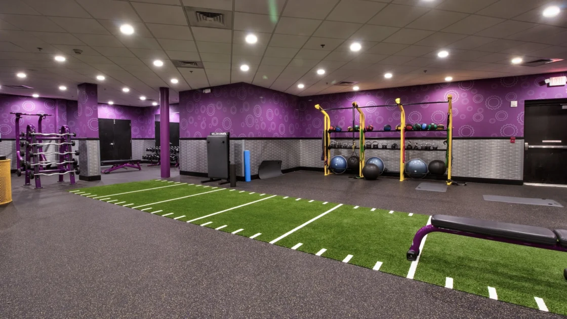 turf field inside a Planet Fitness gym