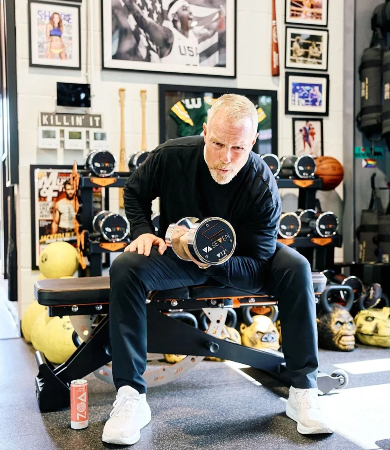 Gunnar Peterson curling a dumbbell