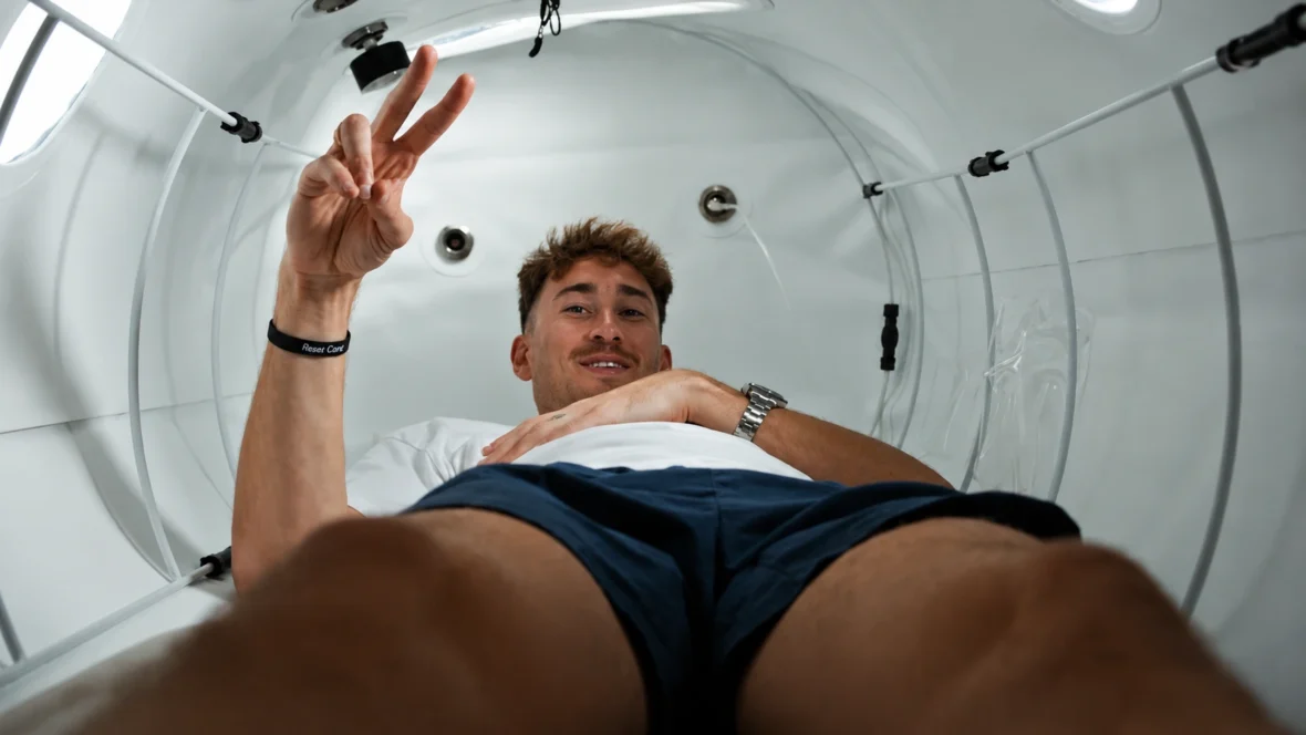 Gordon Hayward inside an Élevé hyperbaric chamber