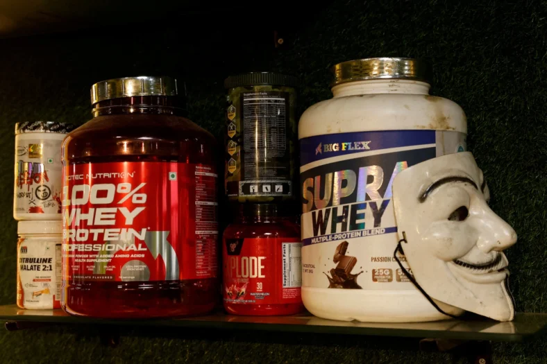 whey protein containers