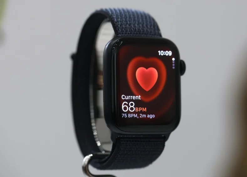 Apple Watch shows heart rate metrics