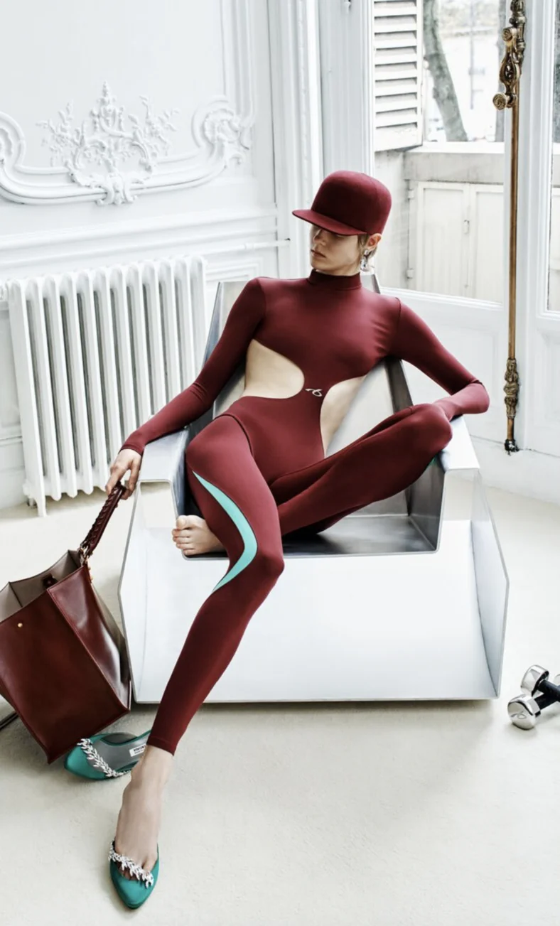 Balenciaga внедряет оздоровительную культуру и приобретает студию Барри
