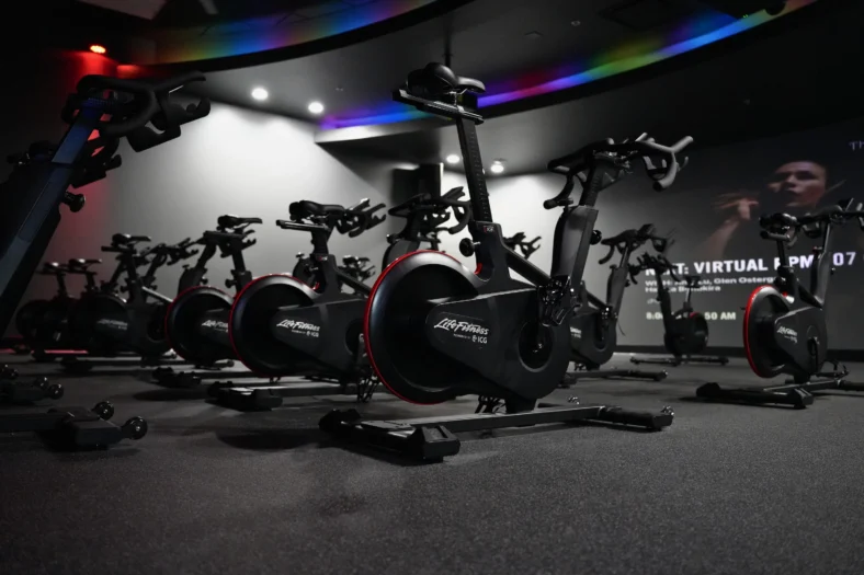 Club4 Solutions spin room