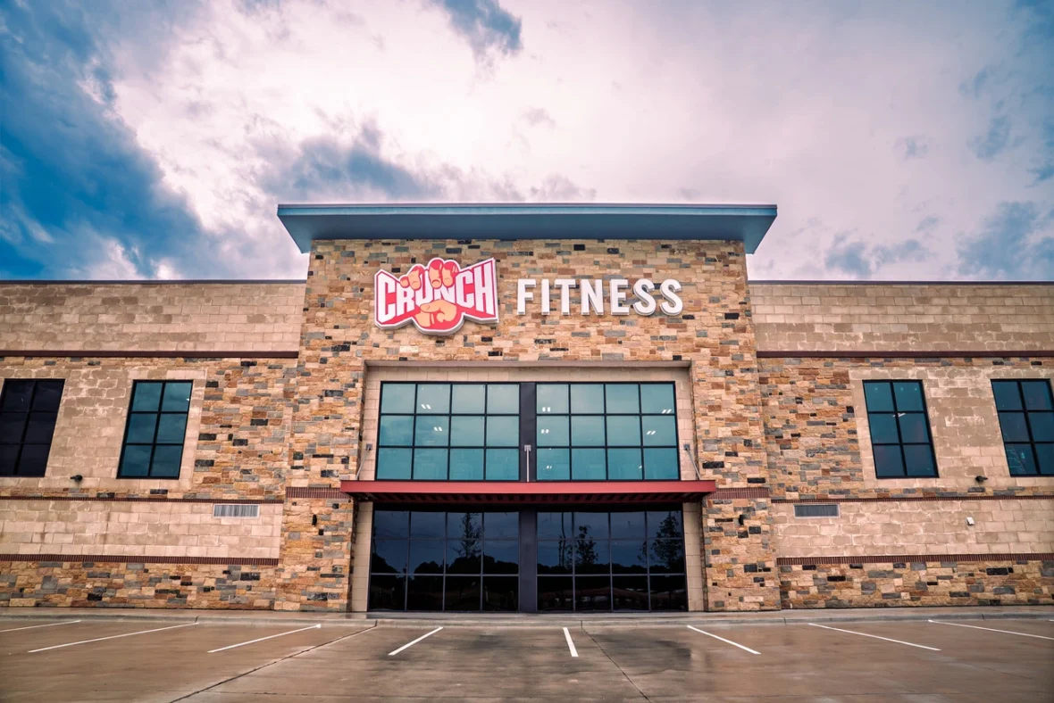 exterior of a Cruch Fitness Gym in Dallas