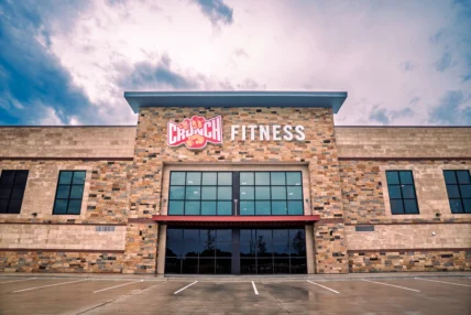 exterior of a Cruch Fitness Gym in Dallas