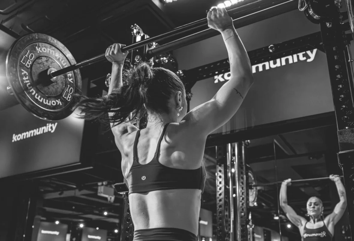 woman lifts at Kommunity Fitness