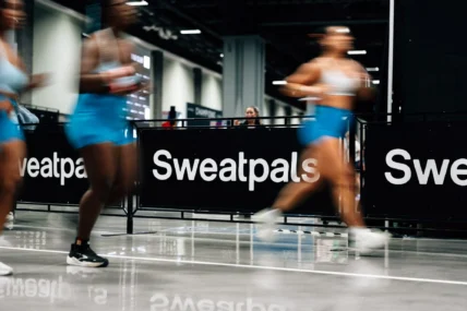 Sweatpals sign at a Hyrox race